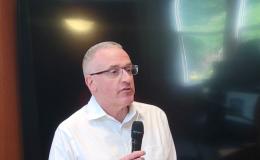 Andrew Read, Senior Vice President for Research, discusses importance of research with attendees.