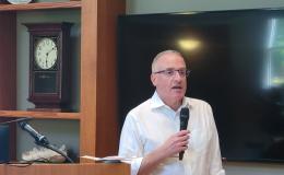 Andrew Read, Senior Vice President for Research, discusses importance of research with attendees.