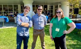 Attendees mingling at on the Alumni Hall lawn.